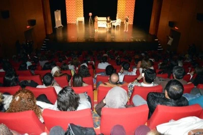Amed Tiyatro G&uuml;nleri &Ccedil;alak&icirc;ya Mal&ccedil;&ecirc;kir&icirc; oyunuyla başladı