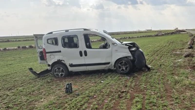 Devrilen hafif ticari ara&ccedil;ta 1 kişi &ouml;ld&uuml;, 2 kişi yaralandı
