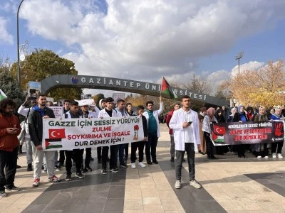 &nbsp;Sessiz y&uuml;r&uuml;y&uuml;şle Filistin'e destek