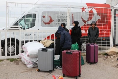 Suriyelilerin&nbsp;Kilis'ten &uuml;lkelerine d&ouml;n&uuml;ş&uuml; s&uuml;r&uuml;yor