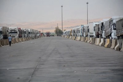 Kavurucu sıcaklar Habur Sınır Kapısı'ndan Irak'a y&uuml;k taşıyan tır şof&ouml;rlerini de olumsuz etkiliyor