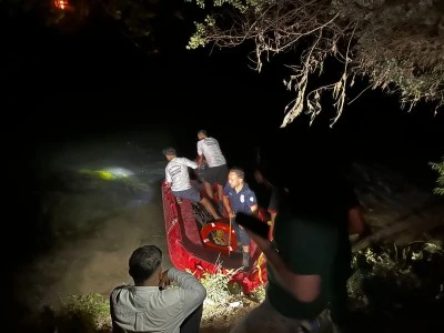 &nbsp;Dicle Nehri'nde mahsur kalan 4 kişi kurtarıldı