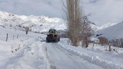 &nbsp;Kar nedeniyle 77 yerleşim yerinin yolu kapandı