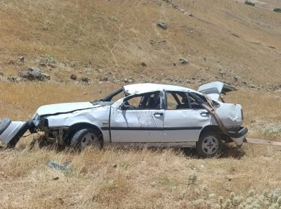 &nbsp;Şarampole devrilen otomobildeki 3 kişi yaralandı