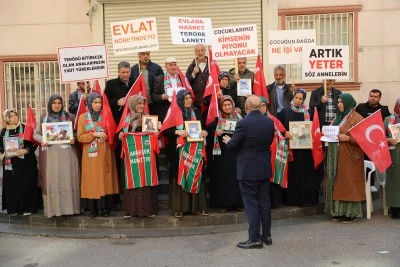 Akyol,&nbsp;Diyarbakır&nbsp;annelerini ziyaret etti