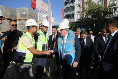 Gen&ccedil;lik ve Spor Bakanı Bak,&nbsp;Siirt'te ziyaretlerde bulundu