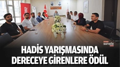 Hadis yarışmasında dereceye girenlere &ouml;d&uuml;l