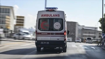 hafif ticari ara&ccedil; devrildi, 6 kişi yaralandı