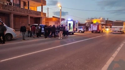 Hafif ticari ara&ccedil; ile &ccedil;arpışan motosikletin s&uuml;r&uuml;c&uuml;s&uuml; yaralandı