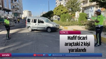 Hafif ticari ara&ccedil;taki 2 kişi yaralandı