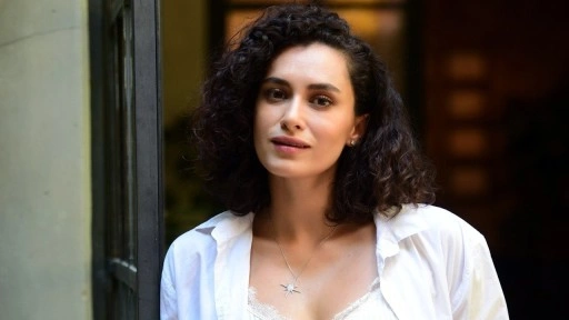 Hande Doğandemir: Yaren Leylek Filminin Galasında Yaşadığı Kazaya Rağmen G&uuml;&ccedil;l&uuml;kle Katılabildi