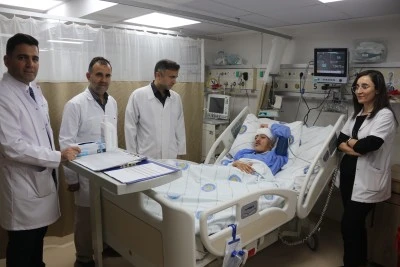 Hareket zorluğu ve titreme sorunu yaşayan gen&ccedil; kıza "beyin pili" umut oldu