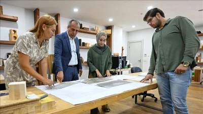 Hasırı d&uuml;nyaya satmak i&ccedil;in &ccedil;ıktığı yolda, ahşapta yabancı markalarla rekabet ediyor