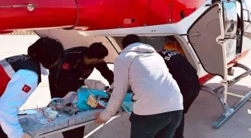 Hasta bebek, ambulans helikopterle Van'a sevk edildi