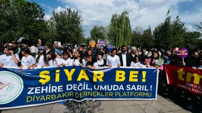 Hatun, uyuşturucuya karşı d&uuml;zenlenen y&uuml;r&uuml;y&uuml;şe katıldı