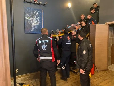 Havalandırma boşluğuna d&uuml;şen kadın yaralandı