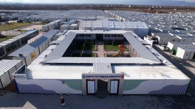 Hayat Holding "Hayat İyi Yaşam Merkezi"yle depremzedelere desteğini s&uuml;rd&uuml;r&uuml;yor