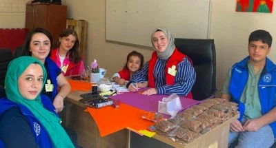 Hayvansever gen&ccedil;lik sokağa indi