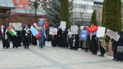 Hekim ve sağlık&ccedil;ılar 75 haftadır Gazze i&ccedil;in y&uuml;r&uuml;yor