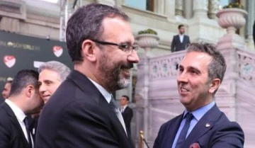 Hem y&uuml;ksek İletişimci hem futbol y&ouml;neticisi