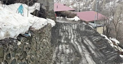 Heyelan nedeniyle kapanan k&ouml;y yolları ulaşıma a&ccedil;ıldı