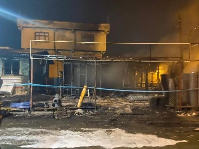 Hırdavat d&uuml;kkanında &ccedil;ıkan yangın s&ouml;nd&uuml;r&uuml;ld&uuml;