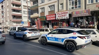 Hırsızlık i&ccedil;in kuyumcuya gelen zanlı panikleyip ka&ccedil;tı