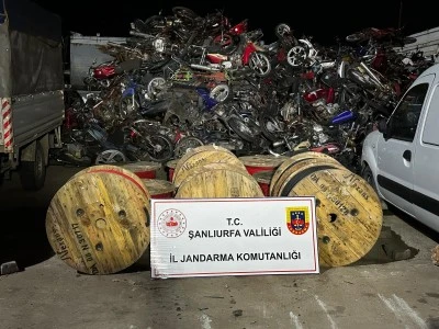 Hırsızlık yaptıkları iddiasıyla 2 zanlı tutuklandı