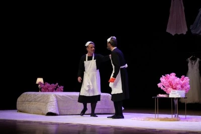 'Hizmet&ccedil;iler' oyunu festival sahnesinde