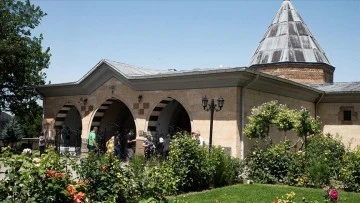 Hoşg&ouml;r&uuml; ve bilgeliğin sembol&uuml;: Hacı Bektaş Veli