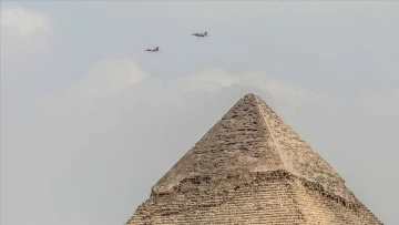 H&Uuml;RJET, Mısır piramitleri &uuml;zerinde g&ouml;steri u&ccedil;uşu yaptı