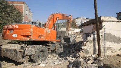 Huzur&rsquo;da metruk bina yıkıldı