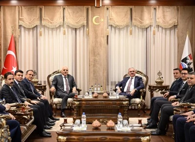 İ&ccedil;işleri Bakan Yardımcısı Karaloğlu, Diyarbakır Valiliğini ziyaret etti