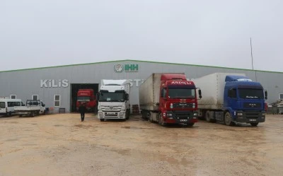 İHH, Kilis'ten Suriye'ye 90 tır yardım g&ouml;nderdi