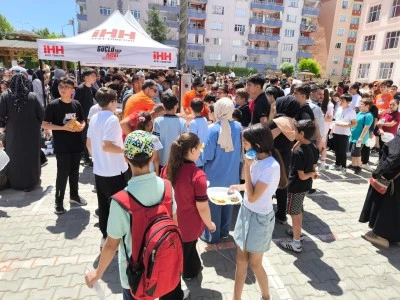 İhtiya&ccedil; sahibi &ouml;ğrenciler yararına kermes d&uuml;zenlendi