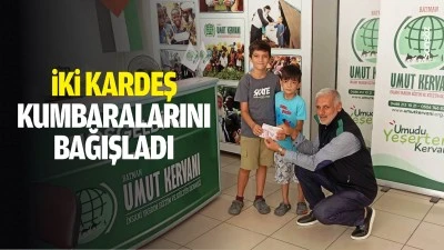 İki kardeş, kumbaralarını bağışladı