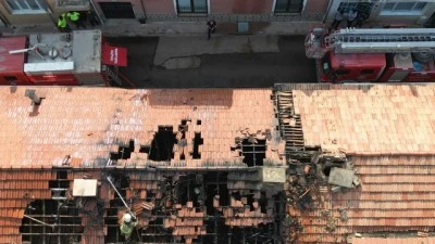 İki katlı ahşap evde &ccedil;ıkan yangın s&ouml;nd&uuml;r&uuml;ld&uuml;