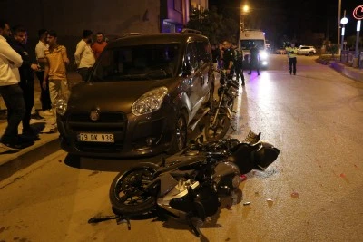 İki motosikletin &ccedil;arpıştığı kazada 3 kişi yaralandı