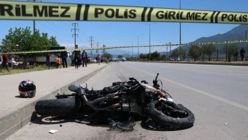  İki motosikletin &ccedil;arpıştığı kazada s&uuml;r&uuml;c&uuml;ler yaralandı