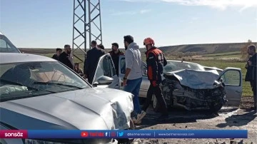 İki otomobilin &ccedil;arpışması sonucu 1 kişi &ouml;ld&uuml;, 3 kişi yaralandı