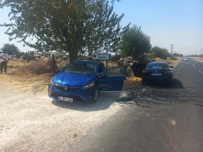 İki otomobilin &ccedil;arpıştığı kazada 3 kişi yaralandı