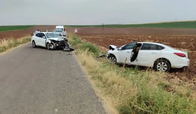 İki otomobilin &ccedil;arpıştığı kazada 4 kişi yaralandı