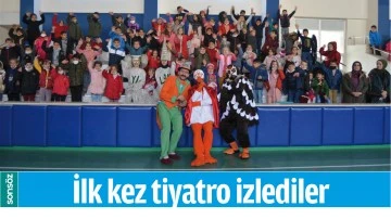 İlk kez tiyatro izlediler