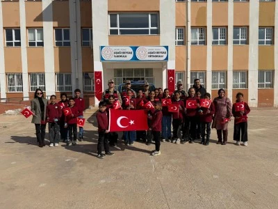 İlkokul &ouml;ğrencileri jandarmaya sevgisini mektupla anlattı