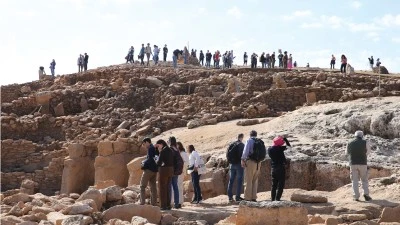 İnsanlık tarihine ışık tutan Karahantepe, yabancı profes&ouml;rleri b&uuml;y&uuml;ledi