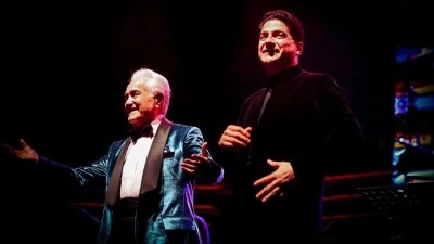 İranlı sanat&ccedil;ılar Homayoun Shajarian ile Anoushiravan Rohani, İstanbul'da konser verdi