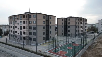 İş Bankası deprem b&ouml;lgesindeki &ccedil;alışanları i&ccedil;in Adıyaman lojmanlarını tamamlayarak teslim etti