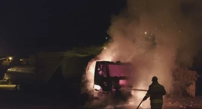 İş makinesinde &ccedil;ıkan yangın s&ouml;nd&uuml;r&uuml;ld&uuml;
