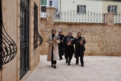 İşitme engelli kadınlar işaret diliyle Kur'an-ı Kerim &ouml;ğreniyor