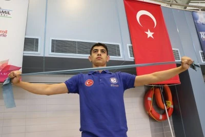 İşitme engelli milli y&uuml;z&uuml;c&uuml; olimpiyatlarda "ses" getirmek istiyor